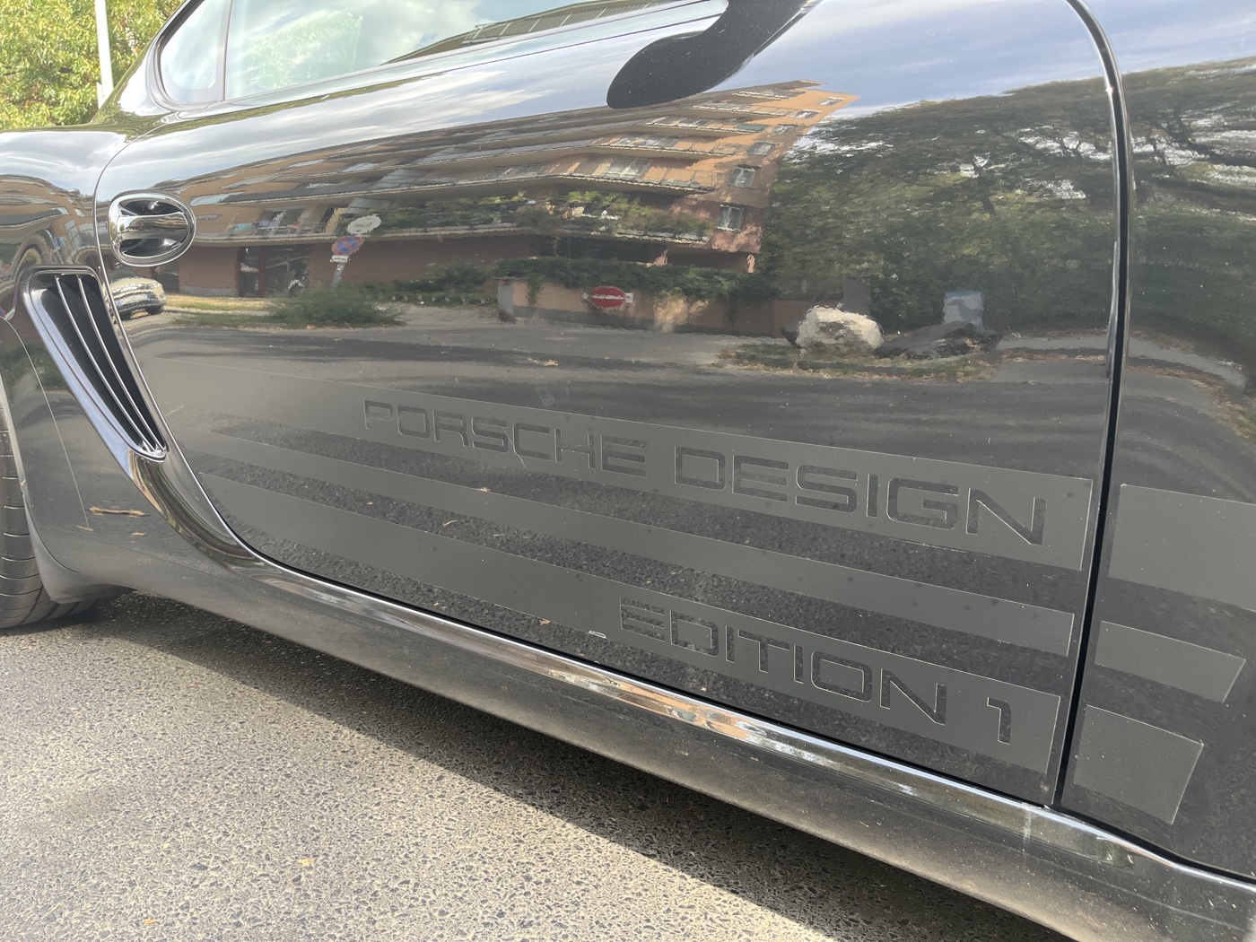 Porsche Design Edition 1 gyári sötétített oldalcsíkozás